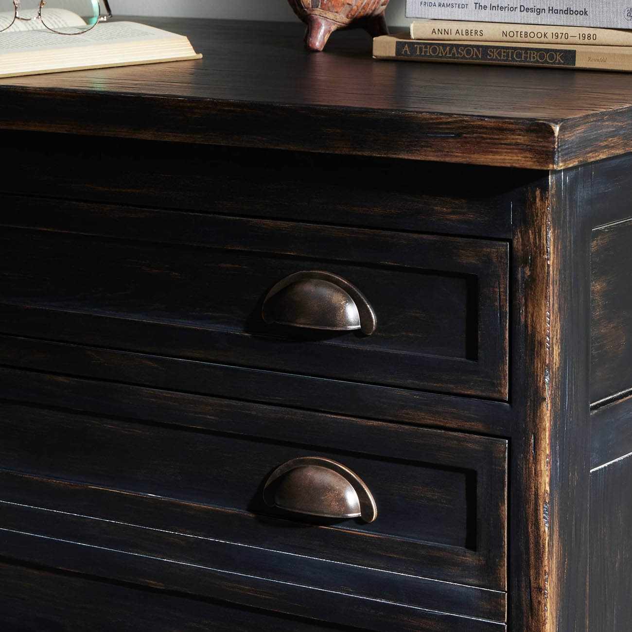 Van Thiel Dresser
