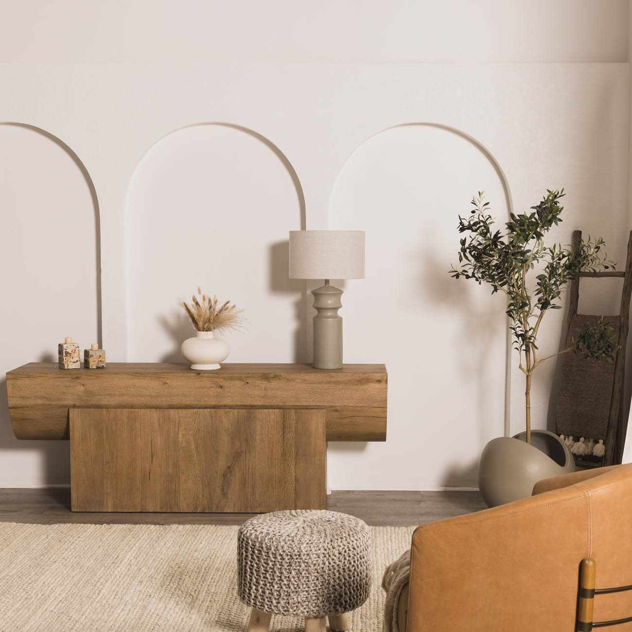 The Veyra Table Lamp