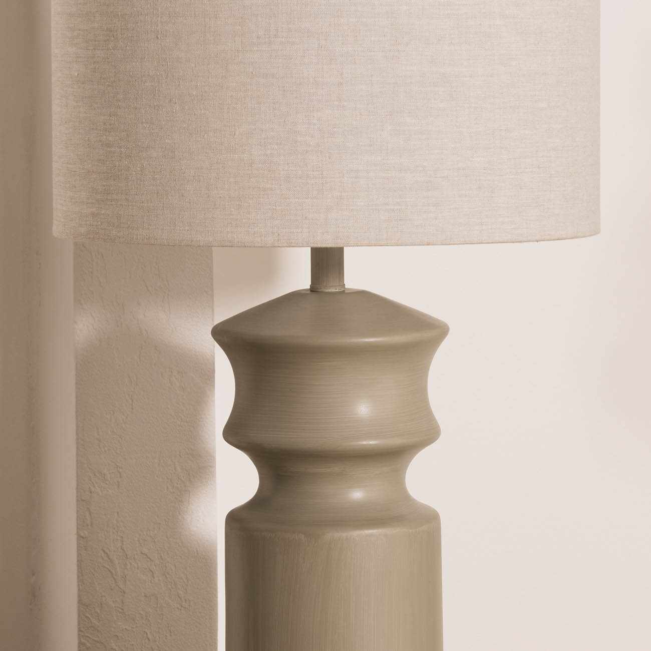 The Veyra Table Lamp