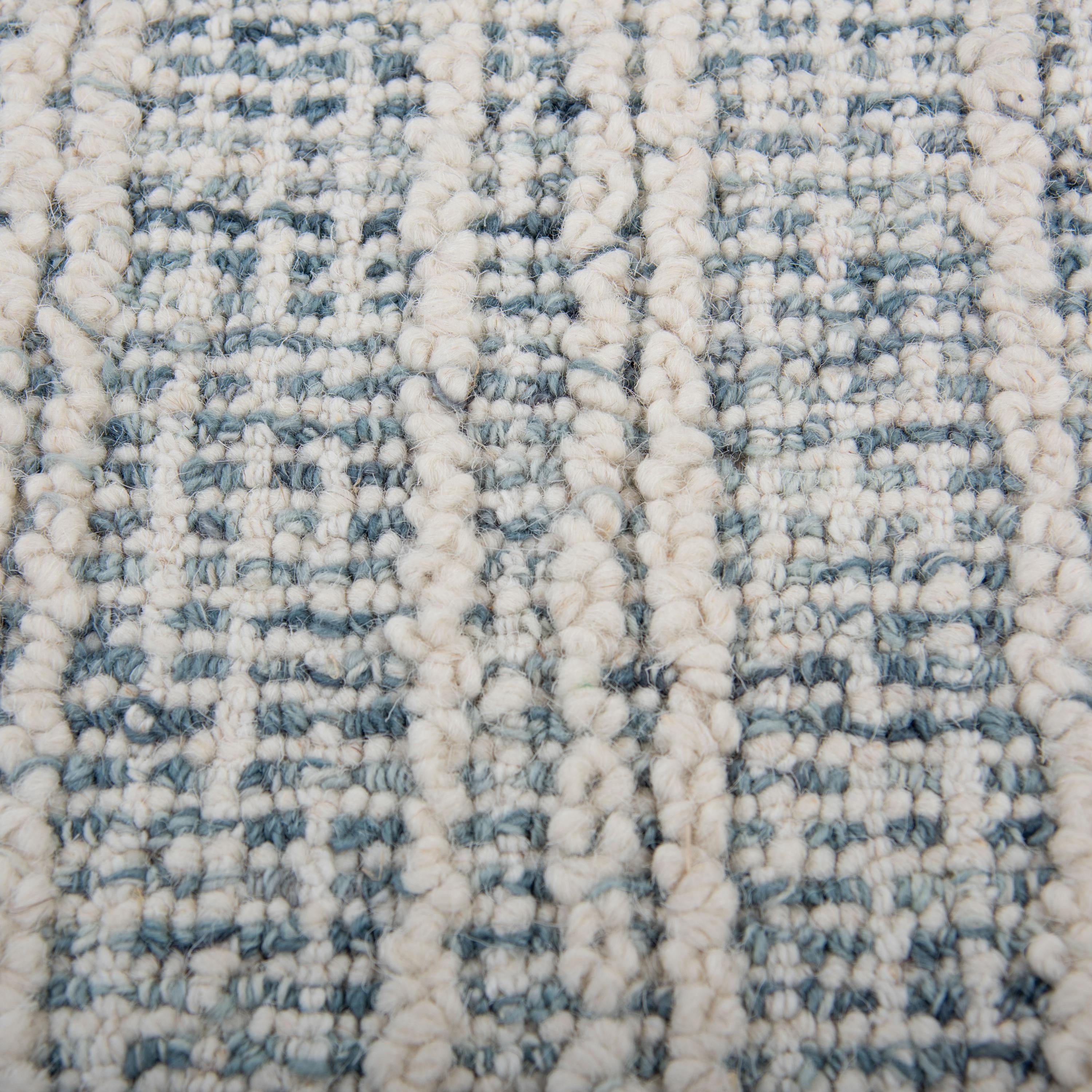 A07205 Area Rug