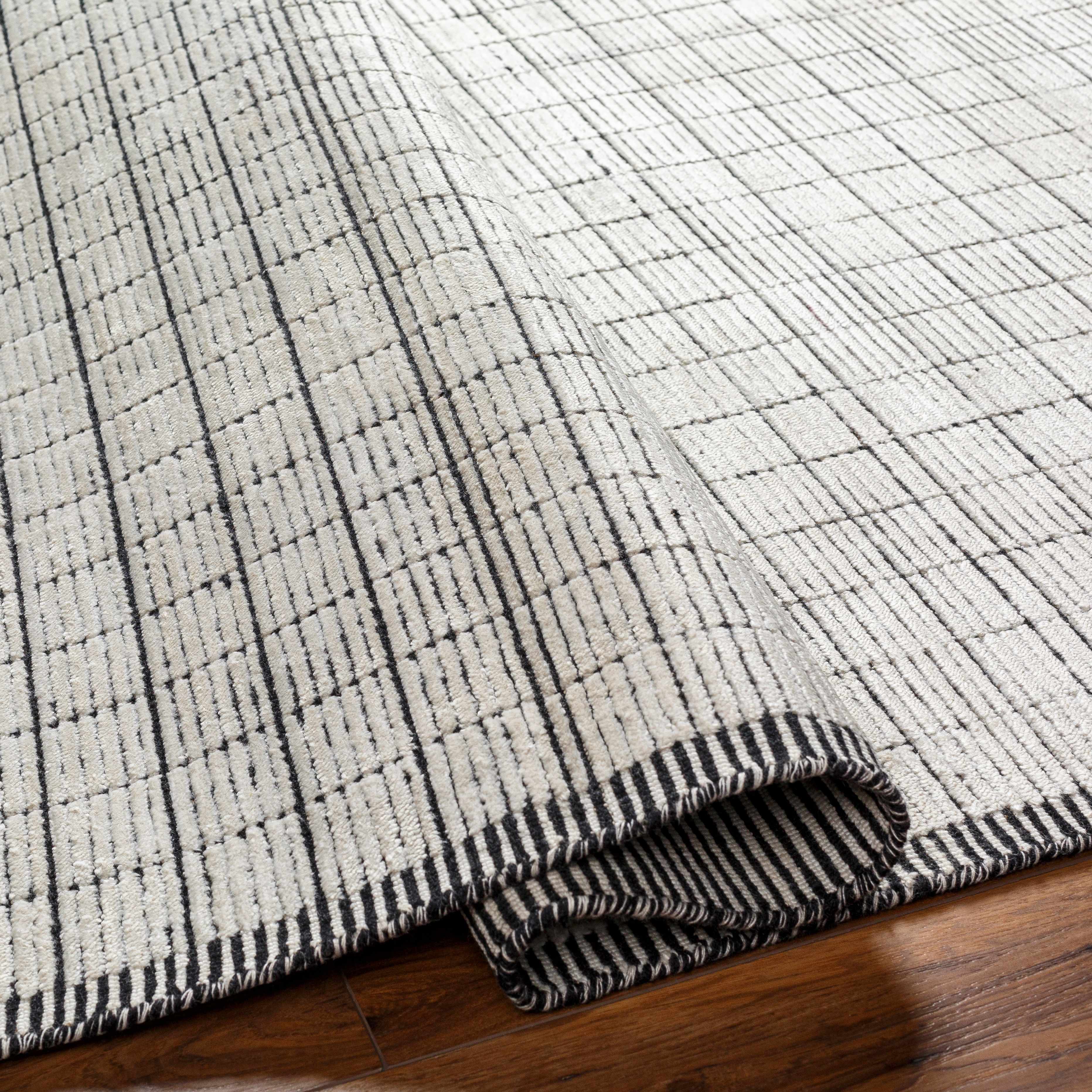 Hand Loomed Idyllic Light Gray Wool & Viscose Area Rug