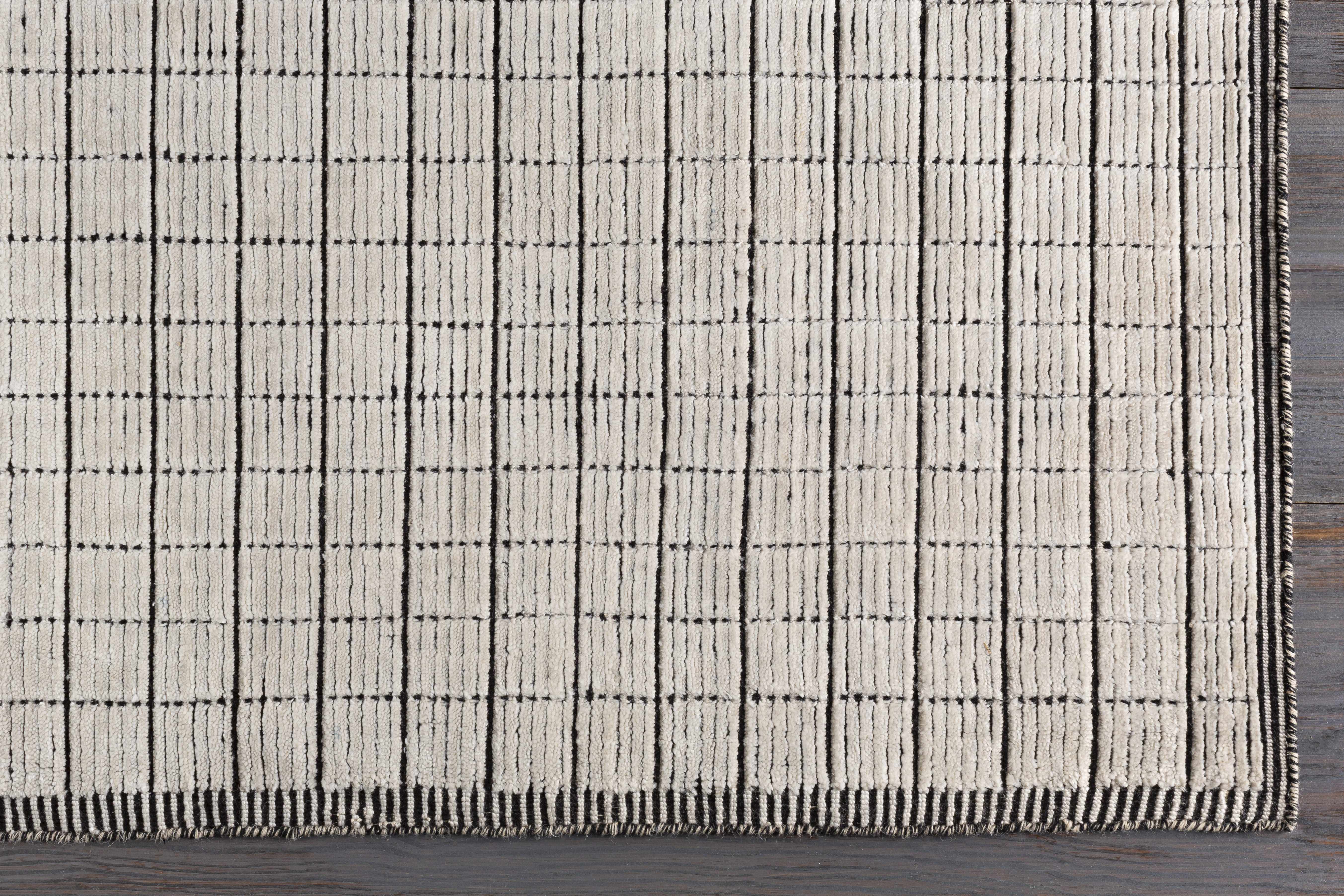Hand Loomed Idyllic Light Gray Wool & Viscose Area Rug