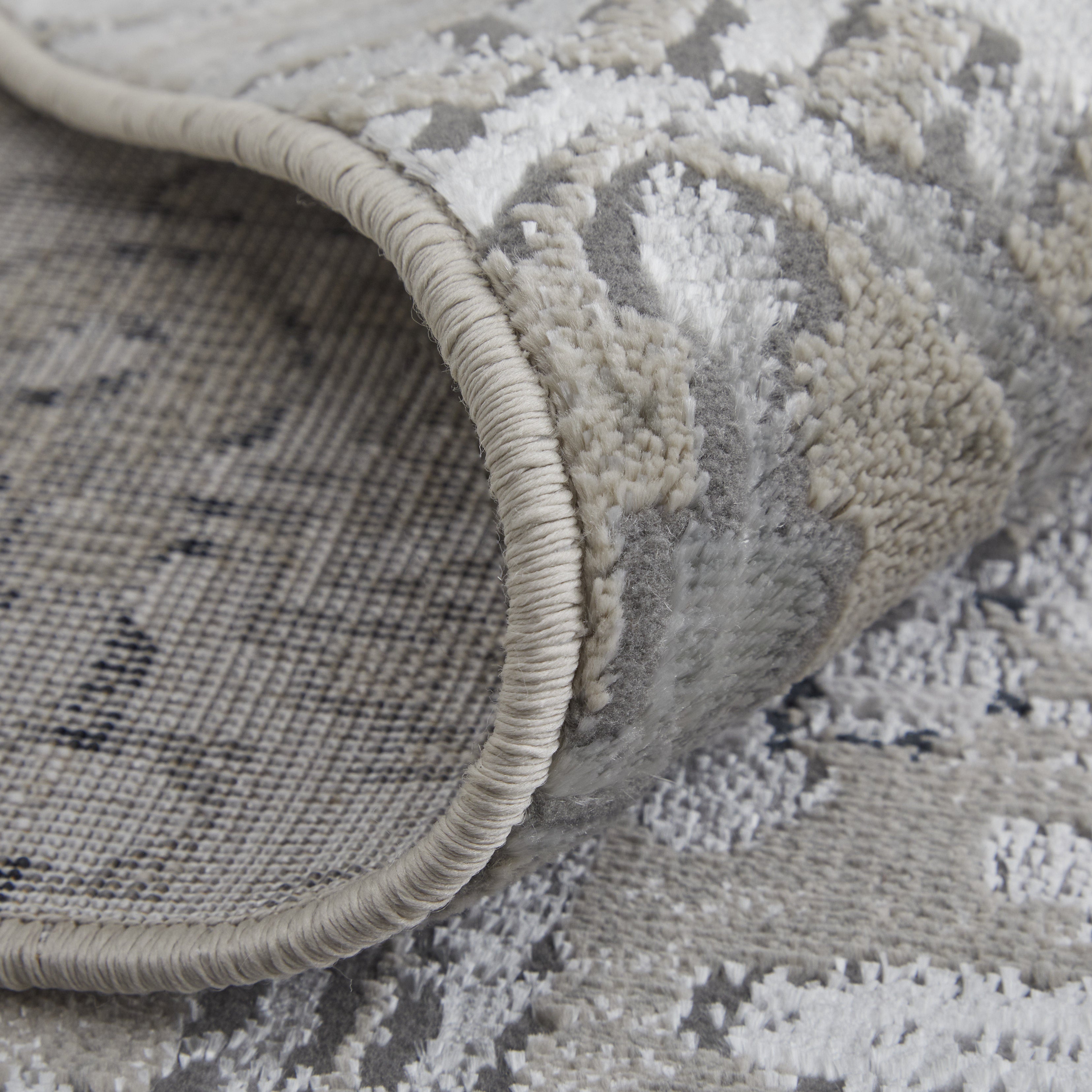 Macklaine Transitional Distressed - Ivory/Silver/Black