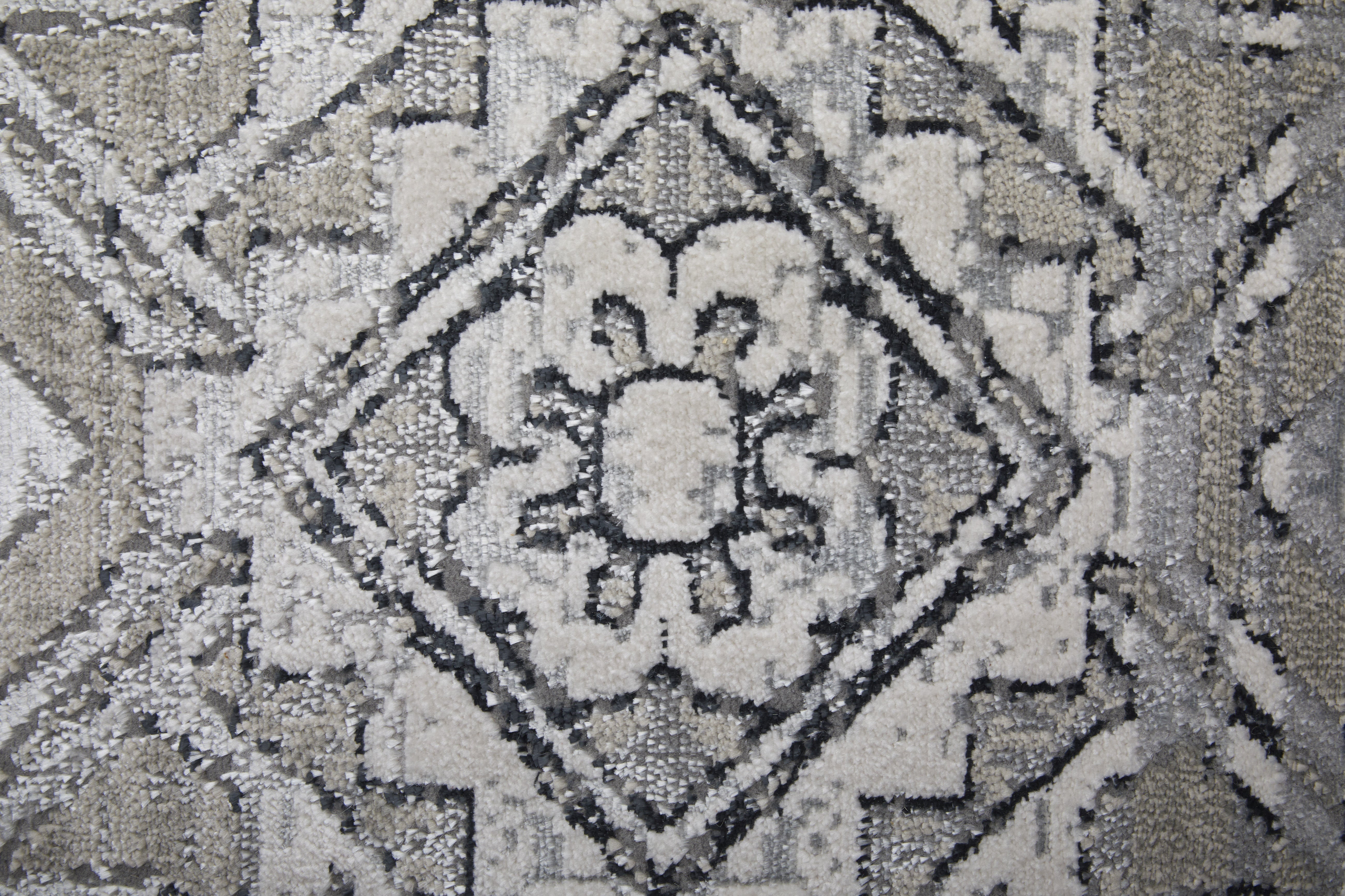 Macklaine Transitional Distressed - Ivory/Silver/Black