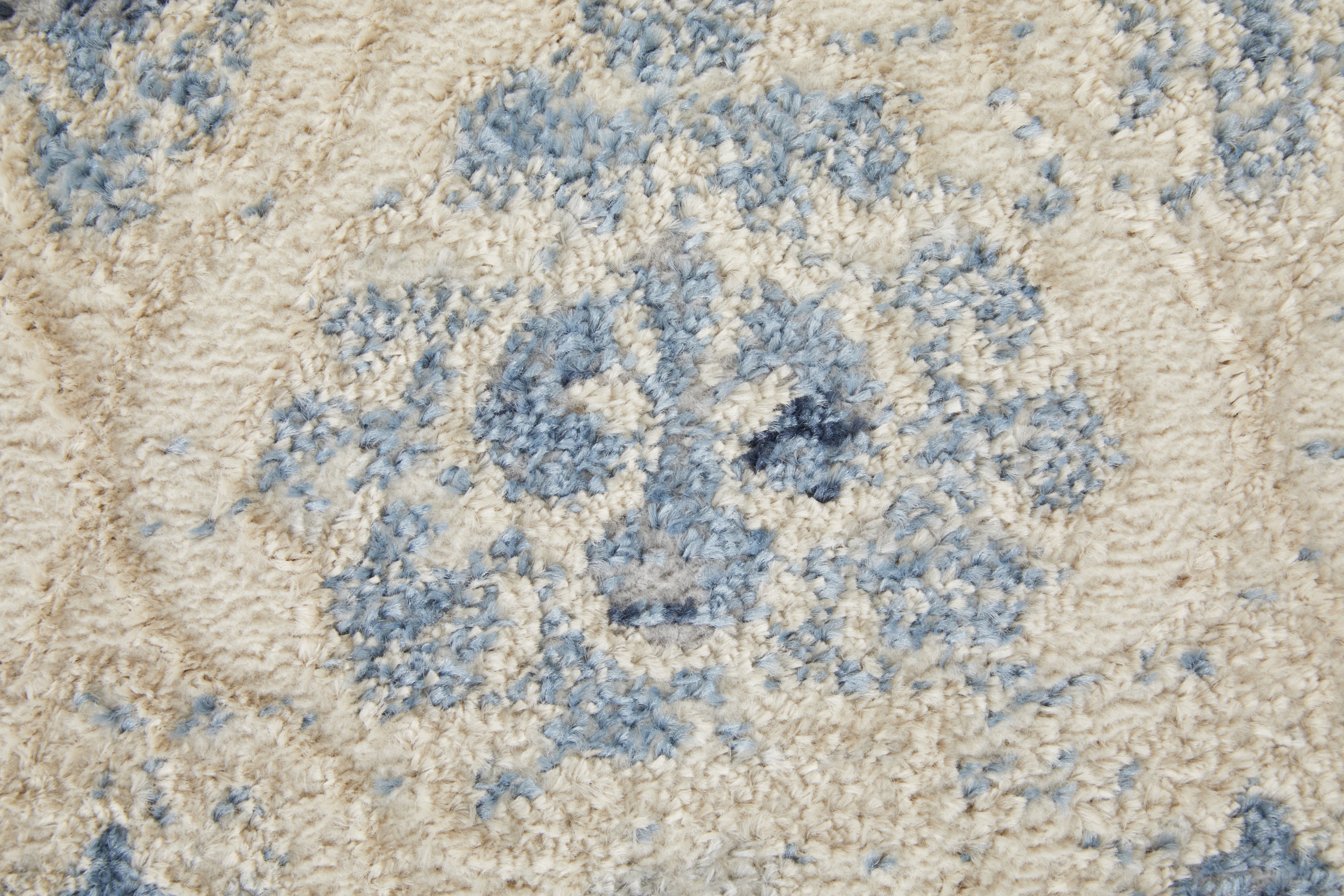 Camellia Transitional Diamond - Blue/Ivory
