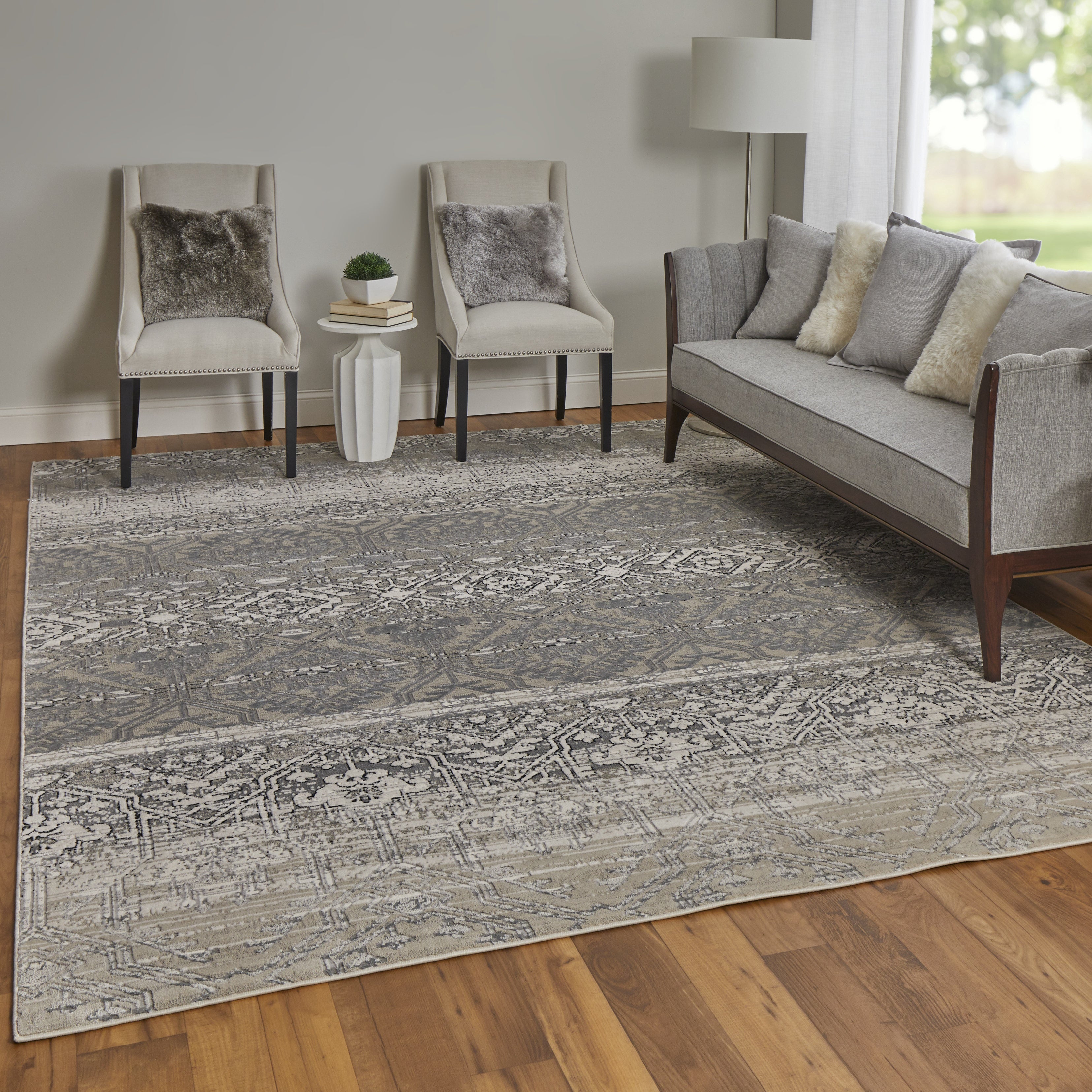 Macklaine Transitional Distressed - Ivory/Silver/Black