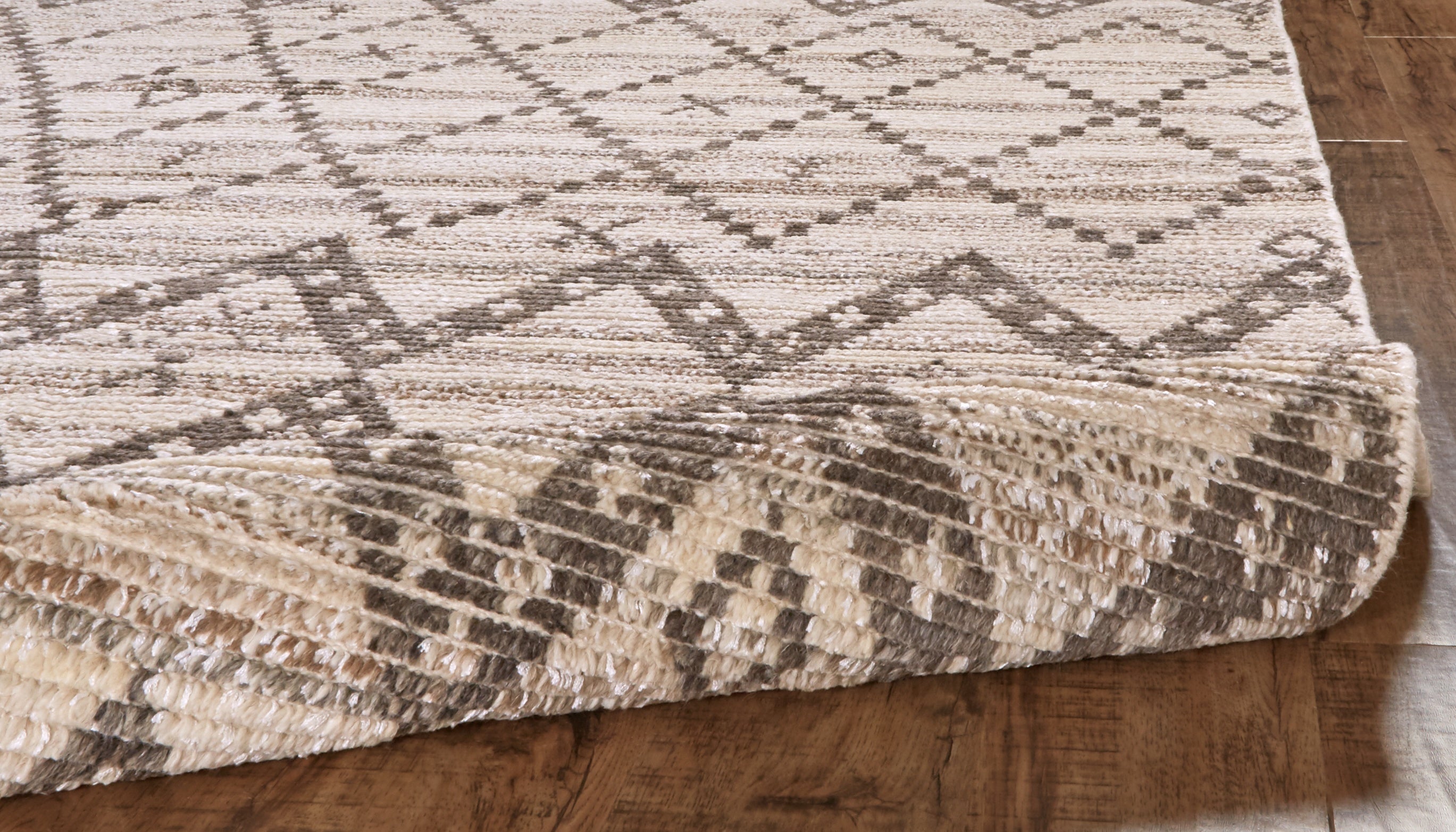 Twain Transitional Diamond - Ivory/Gray/Taupe