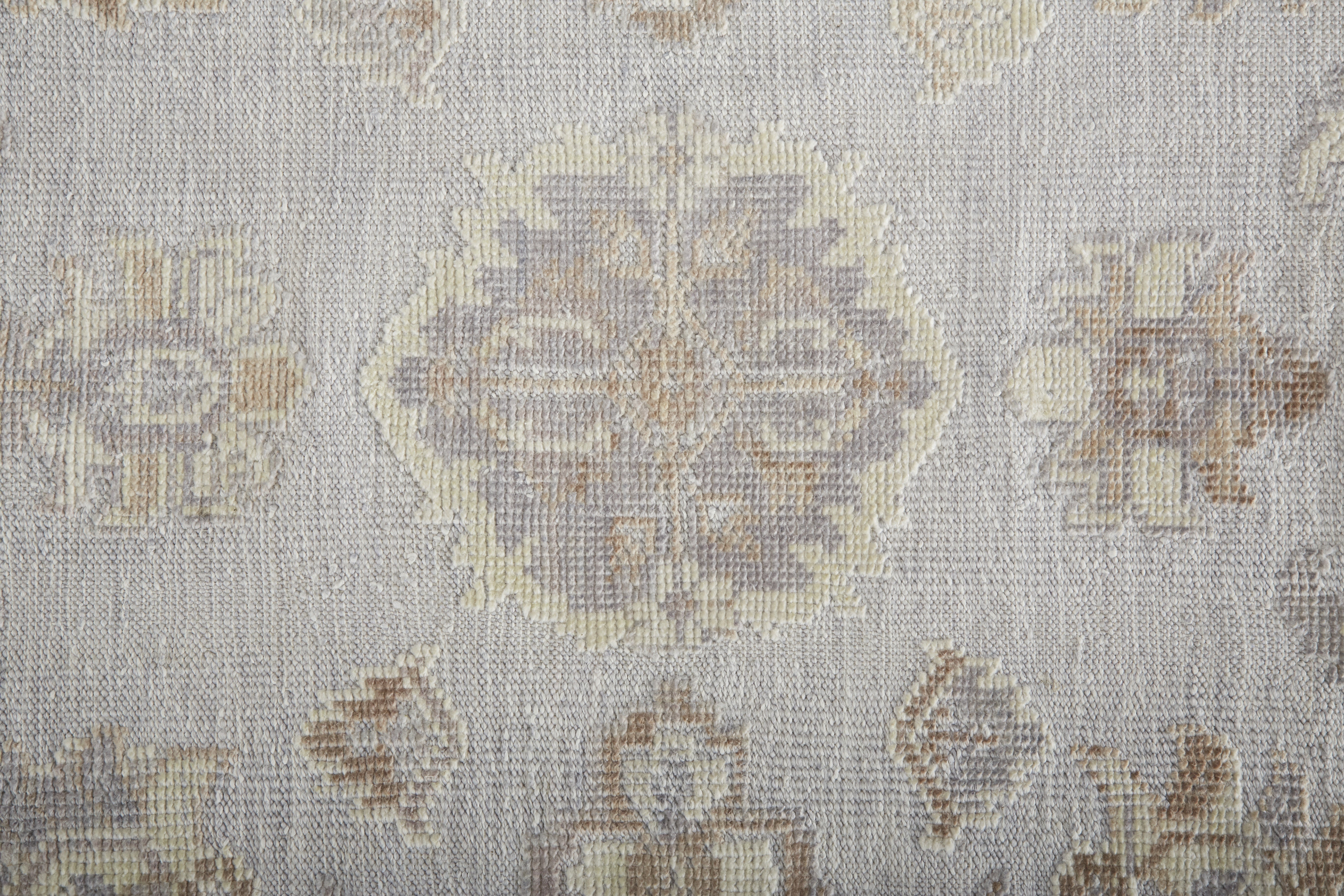 Wendover Transitional Oriental - Ivory/Silver/Tan Area Rug