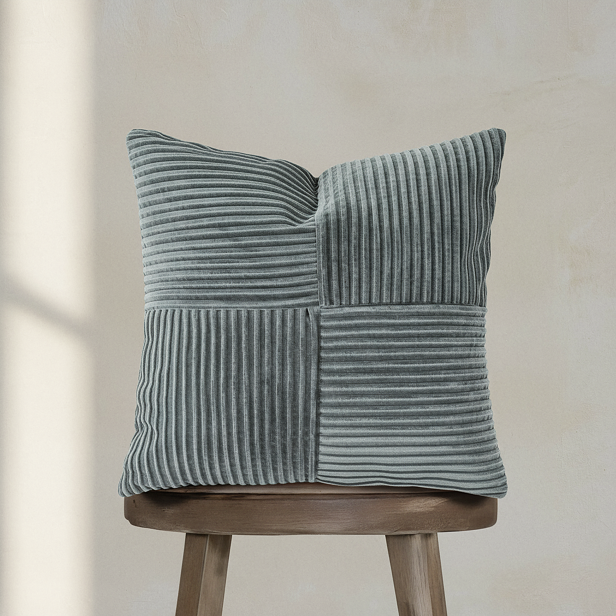 The Noemi Pillow