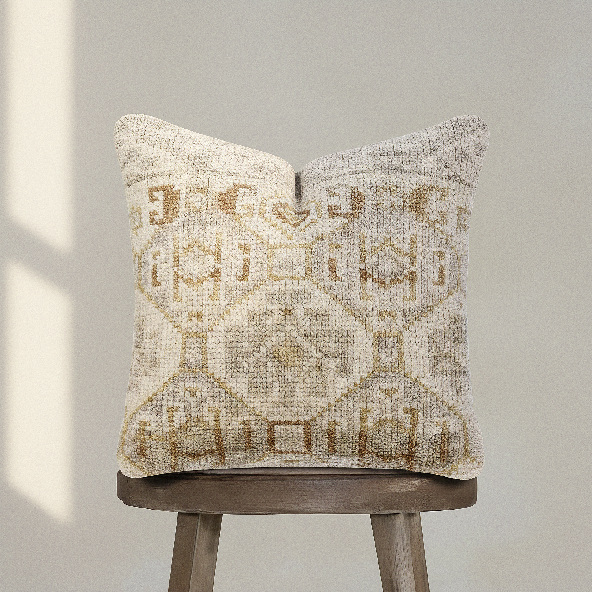 The Onyx Pillow