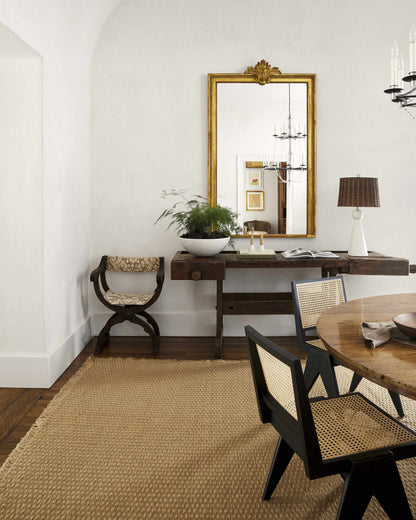 The Mano Dining Chair