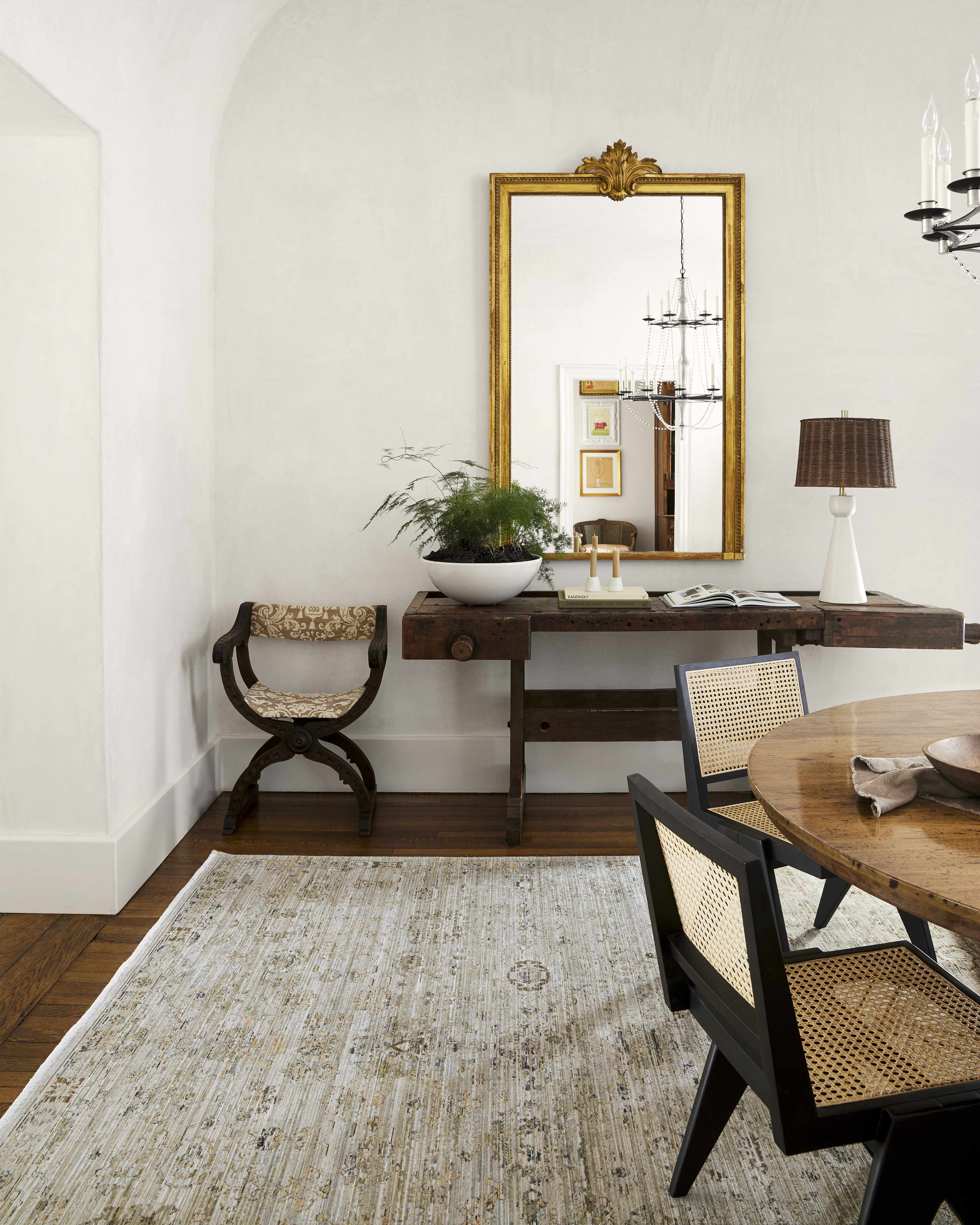 The Mano Dining Chair
