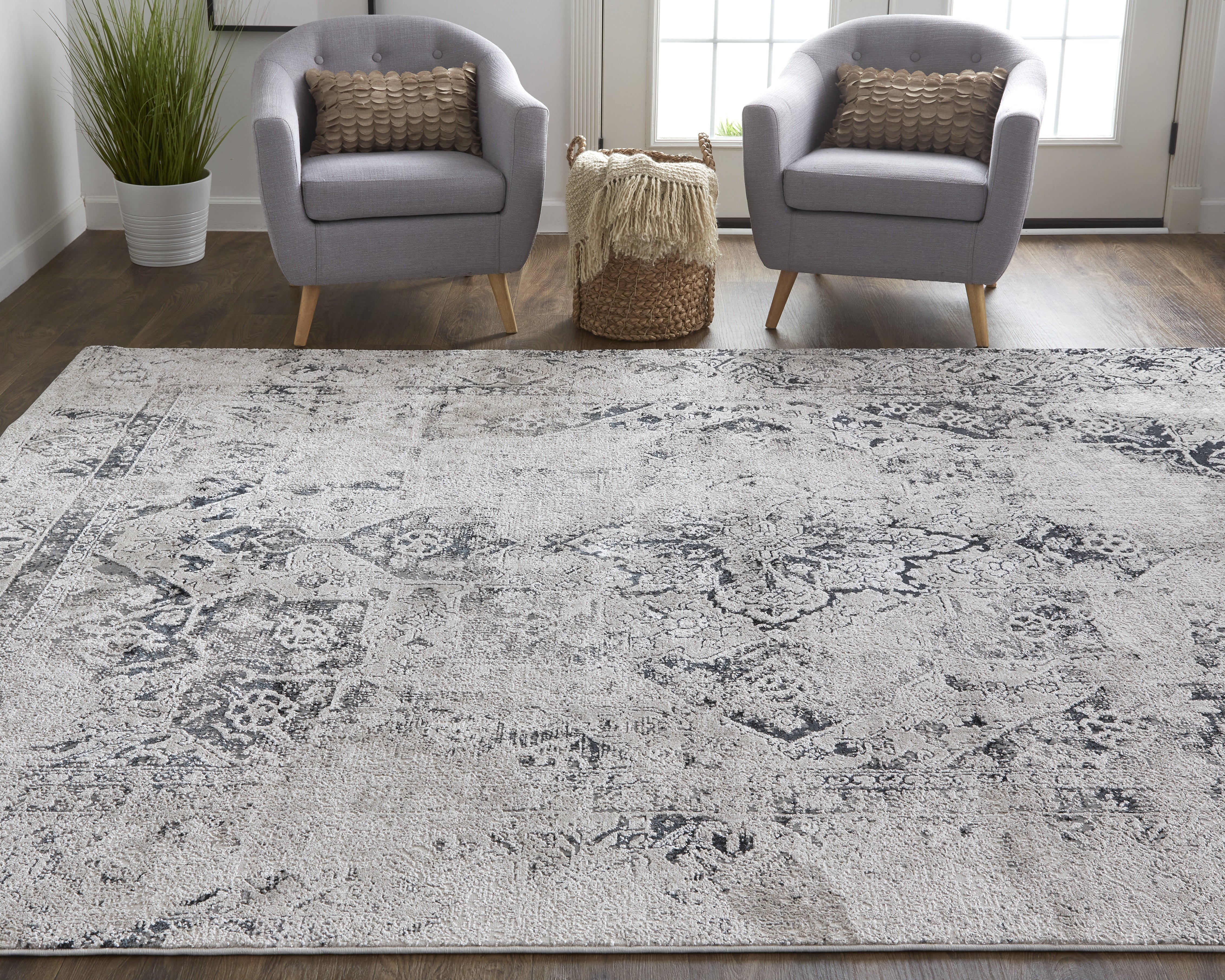 Macklaine Transitional Distressed - Silver