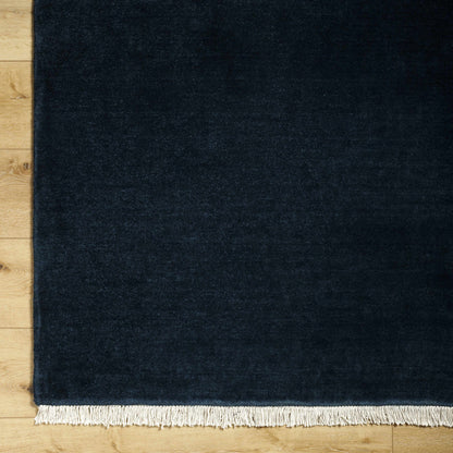 Chic Solid Dark Blue Hand Loomed Wool Area Rug