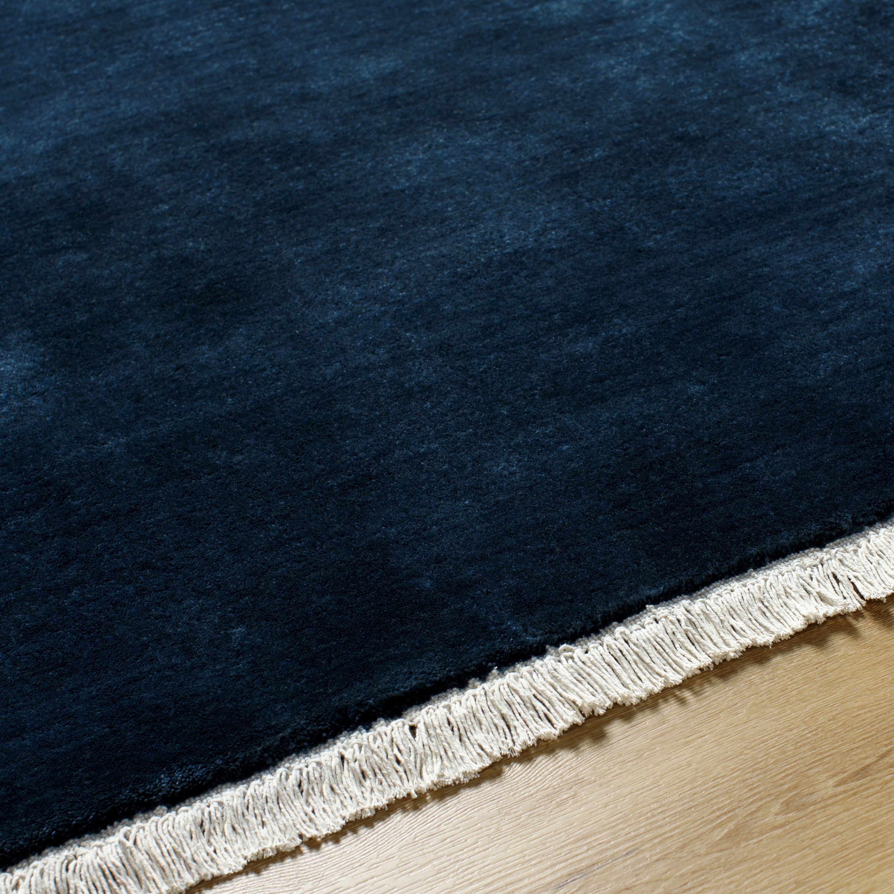 Chic Solid Dark Blue Hand Loomed Wool Area Rug