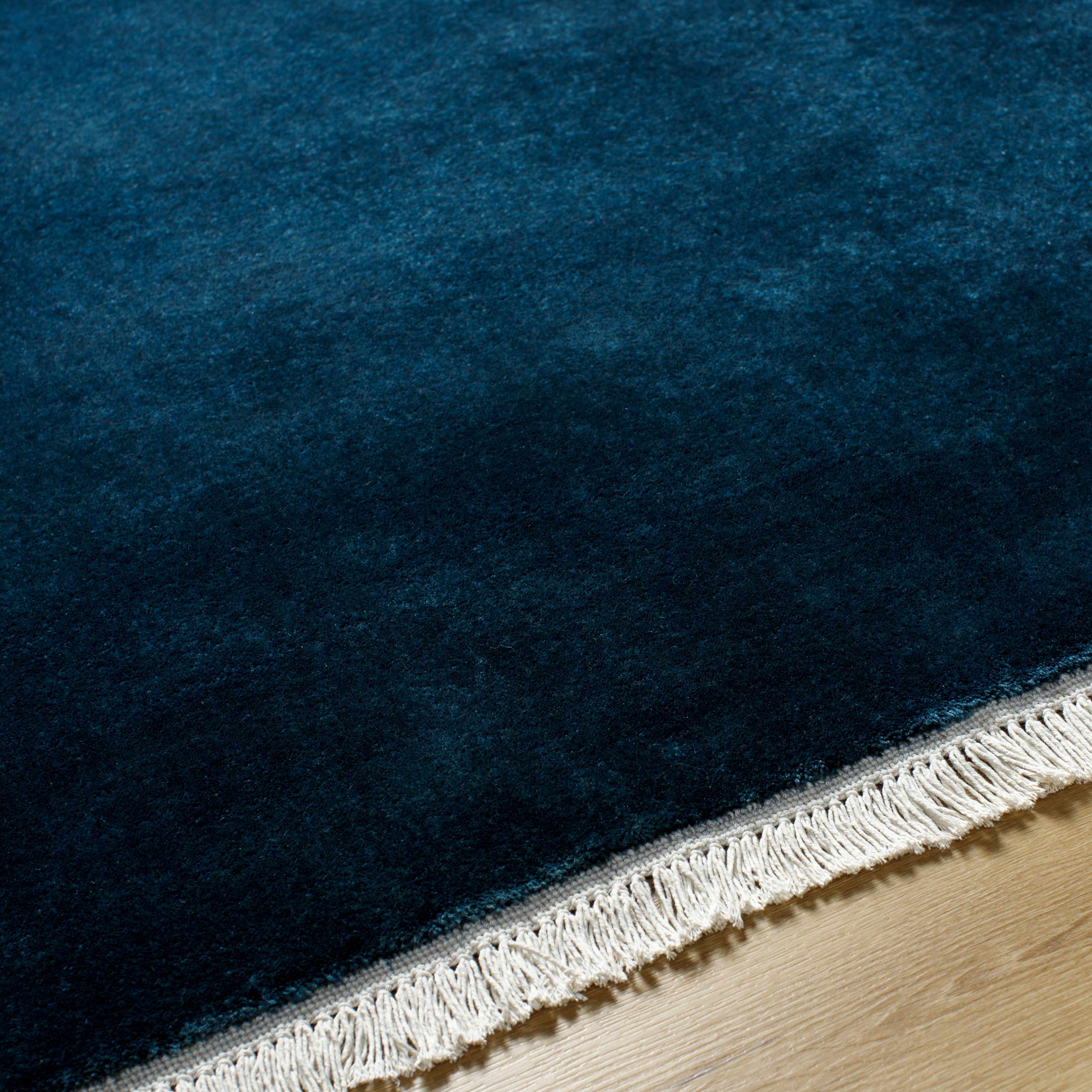 Glamorous Hand Loomed Solid Wool Area Rug