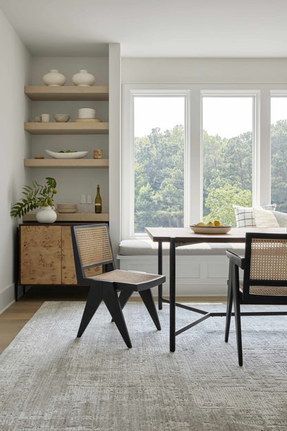 The Mano Dining Chair