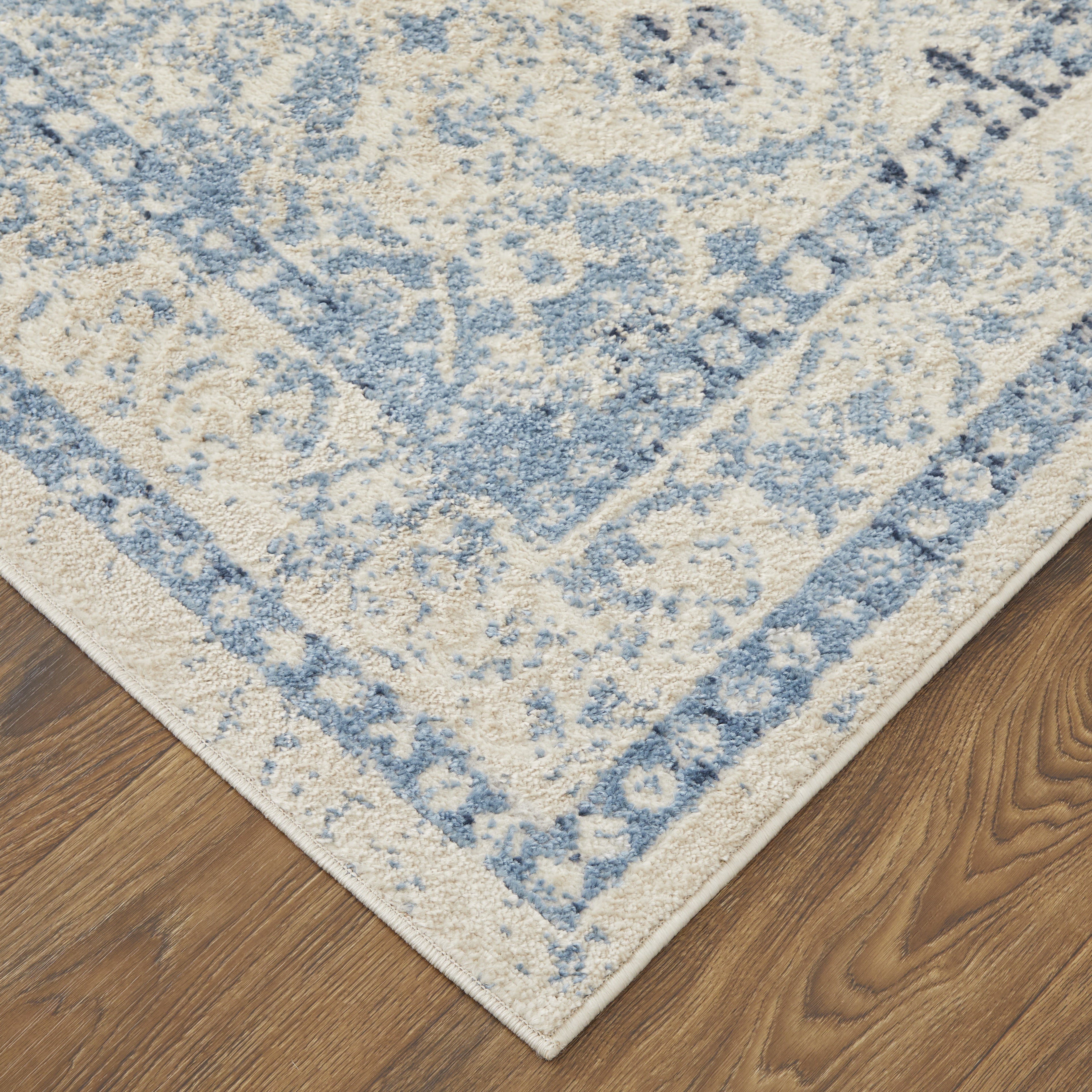 Camellia Transitional Diamond - Blue/Ivory
