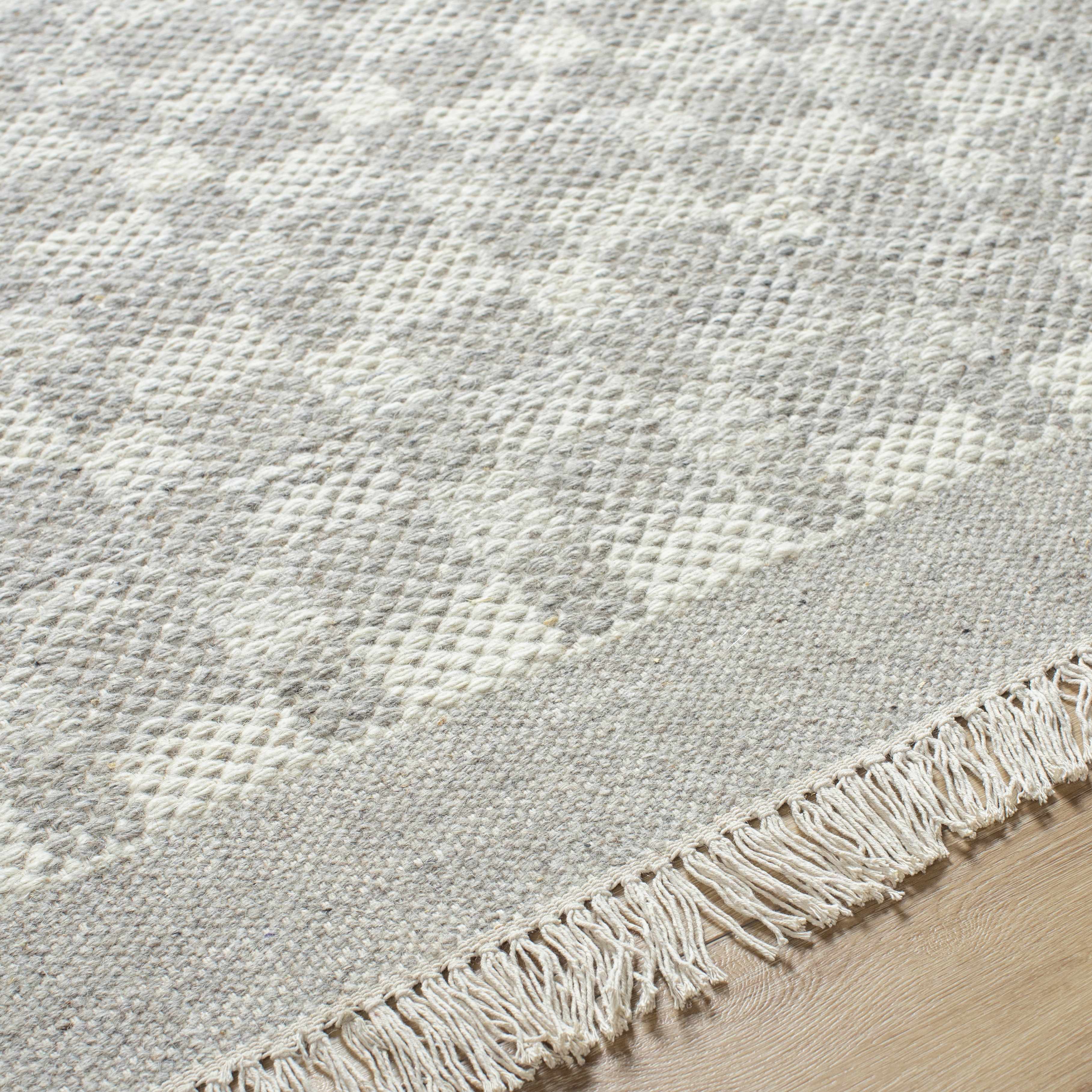 Unprecedented Inviting Ivory Wool Handwoven Area Rug