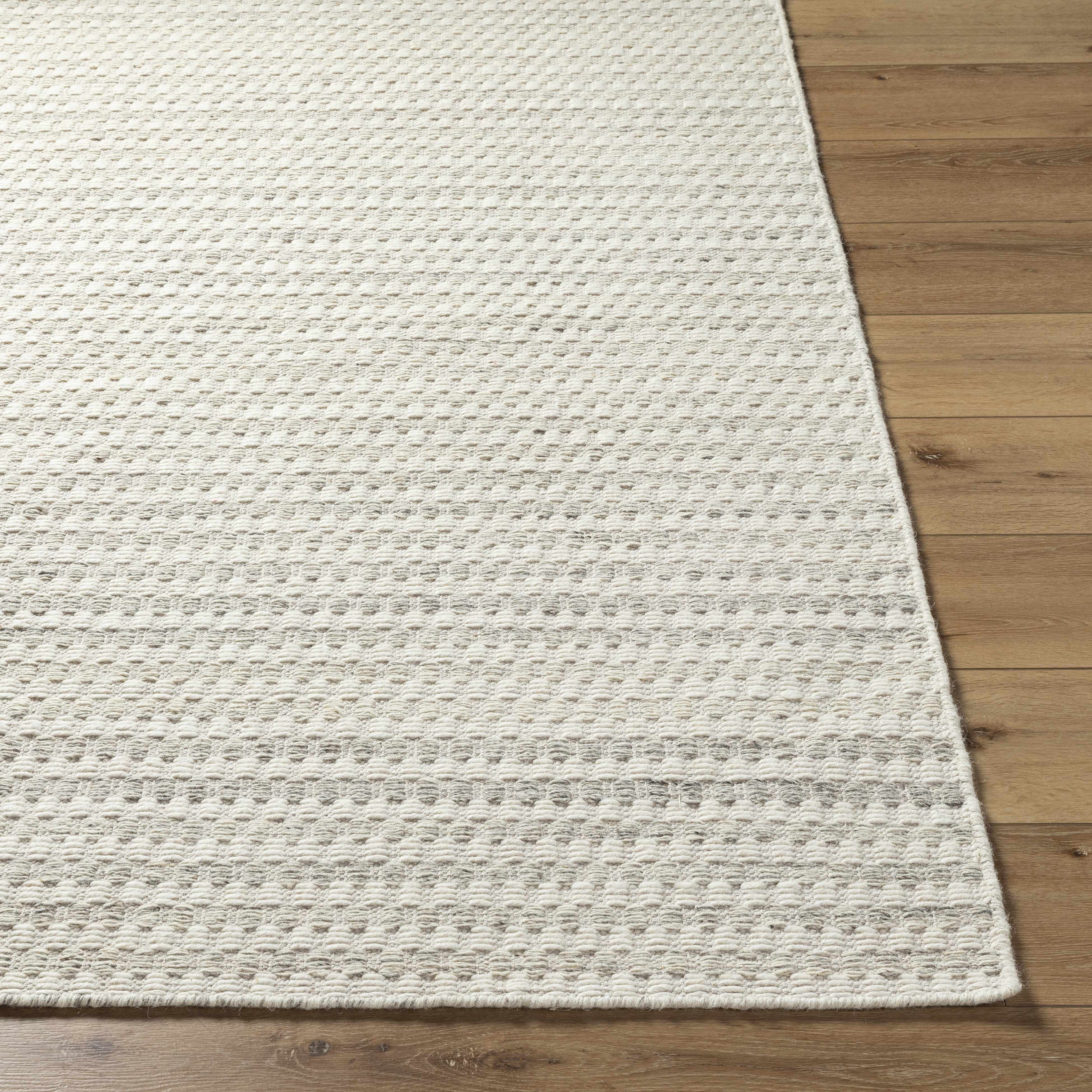 Regal Alluring Wool Handwoven Area Rug