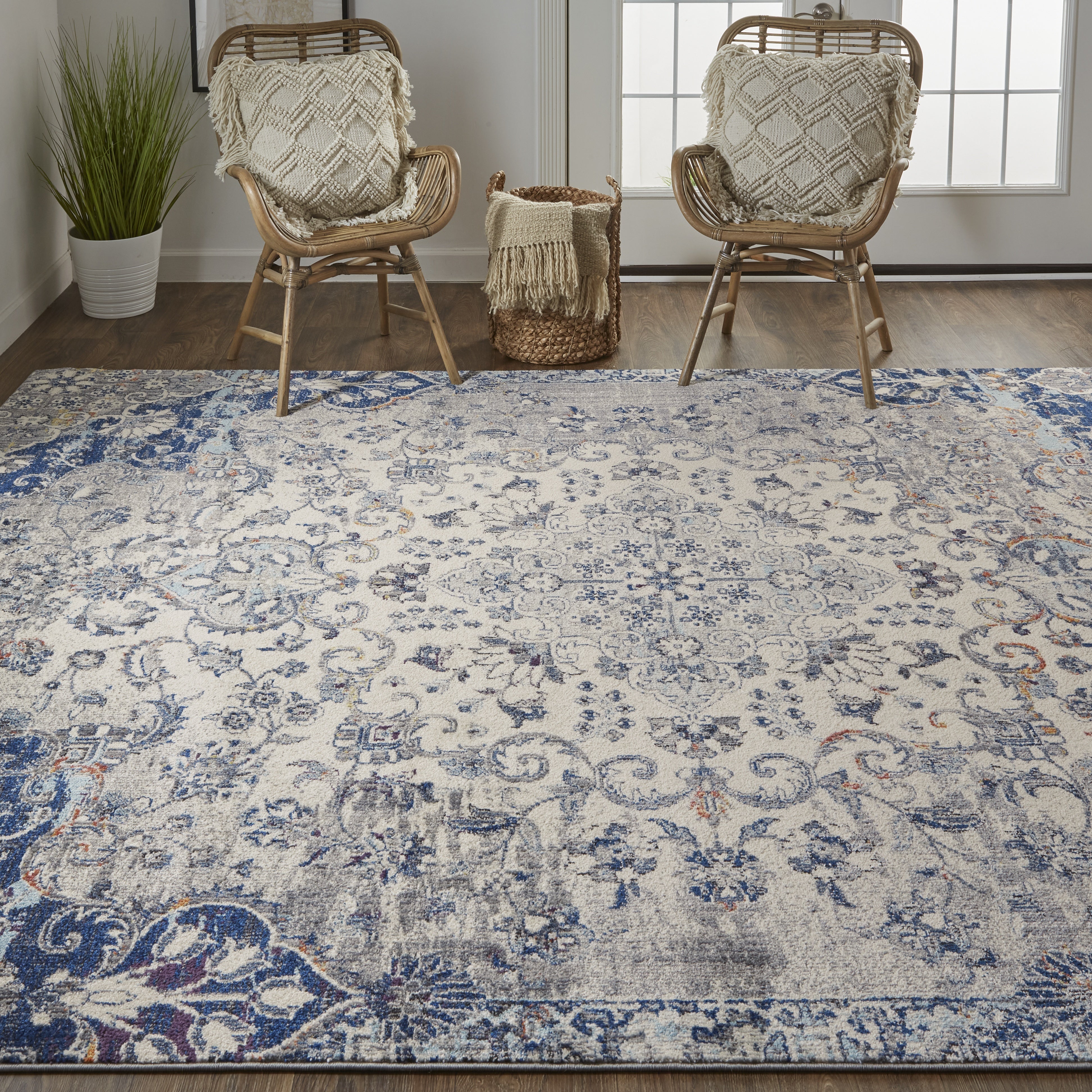 Bellini Transitional Medallion - Ivory/Gray/Blue