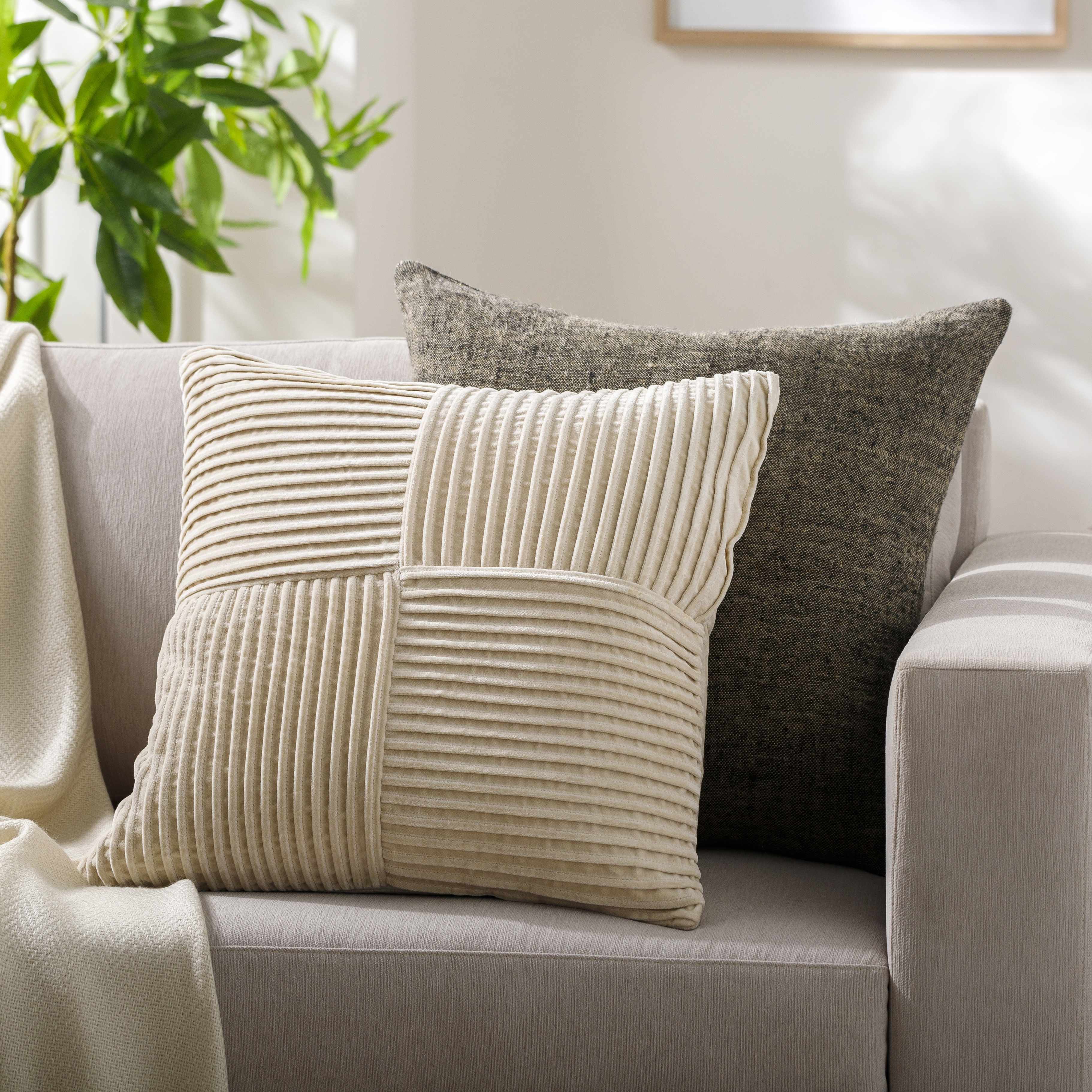 The Ranae Throw Pillow