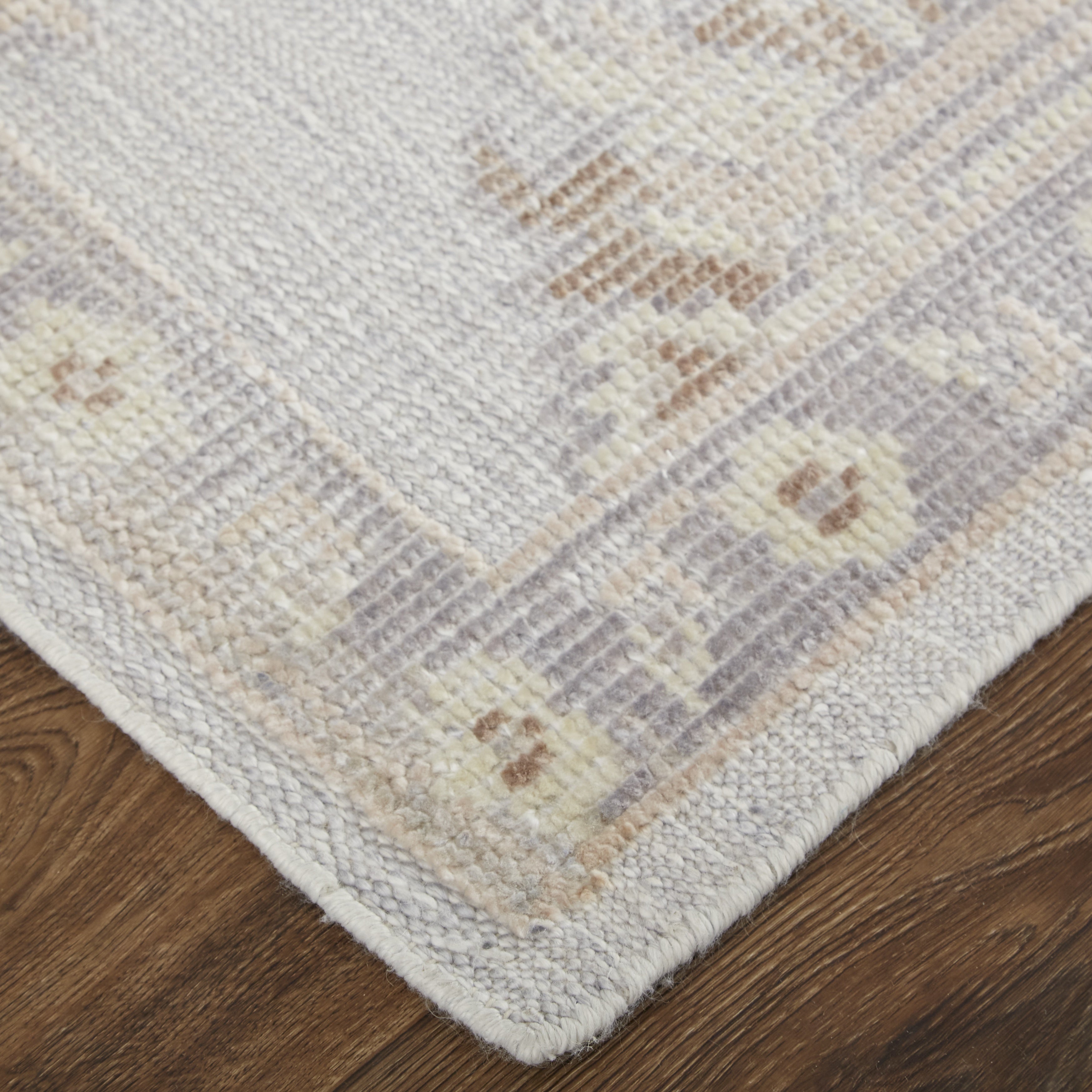 Wendover Transitional Oriental - Ivory/Silver/Tan Area Rug